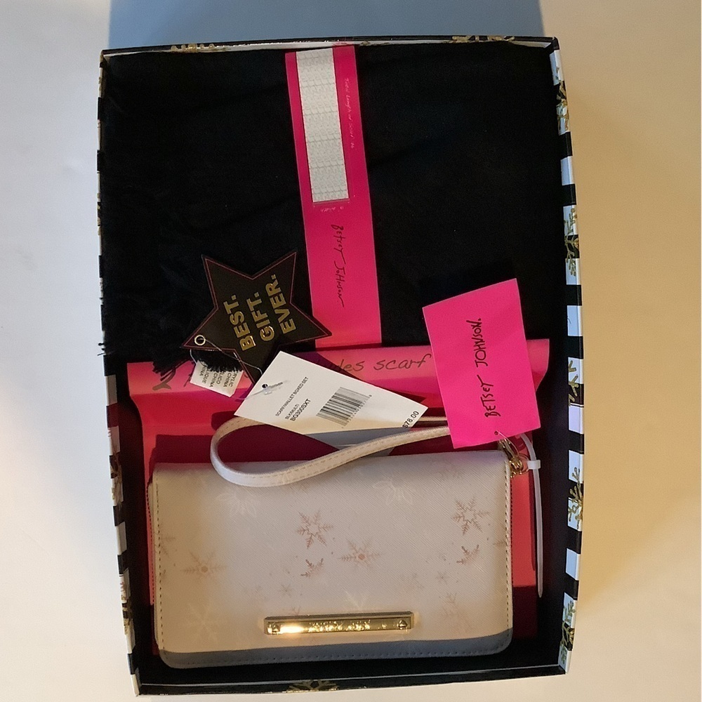 Betsey Johnson Black Scarf Snowflake Wallet Gift Set New